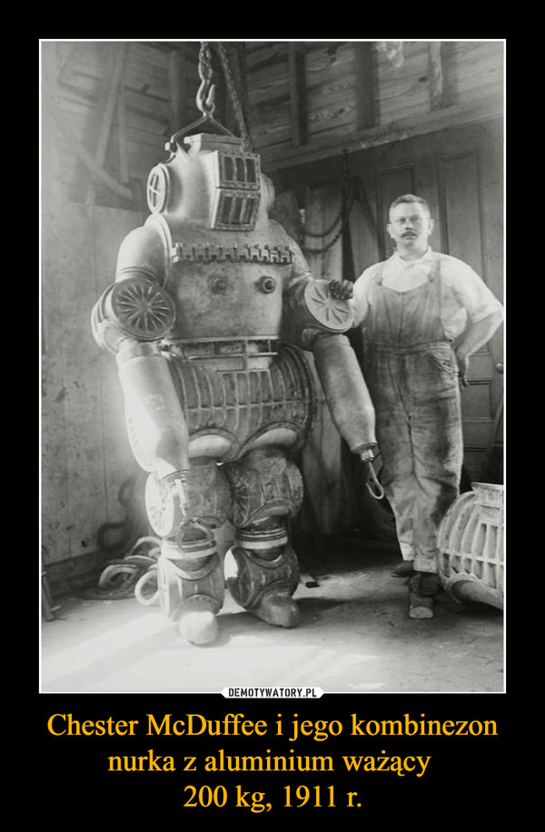 Chester McDuffee i jego kombinezon nurka z aluminium ważący 
200 kg, 1911 r.