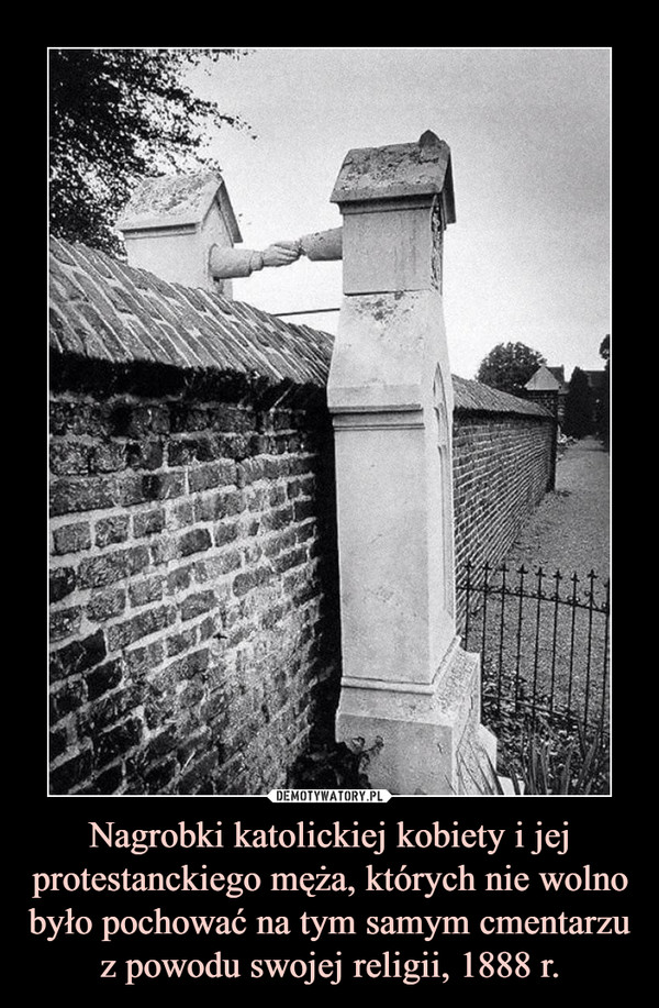 Nagrobki katolickiej kobiety i jej protestanckiego męża, których nie wolno było pochować na tym samym cmentarzu z powodu swojej religii, 1888 r. –  