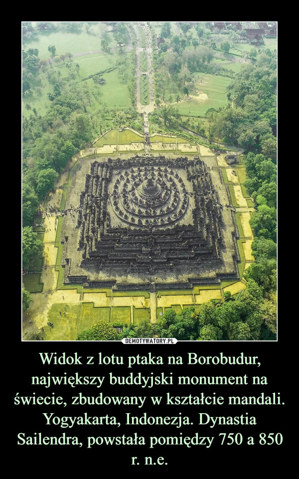 Widok z lotu ptaka na Borobudur, największy buddyjski monument na świecie, zbudowany w kształcie mandali. Yogyakarta, Indonezja. Dynastia Sailendra, powstała pomiędzy750 a 850 r. n.e. –  