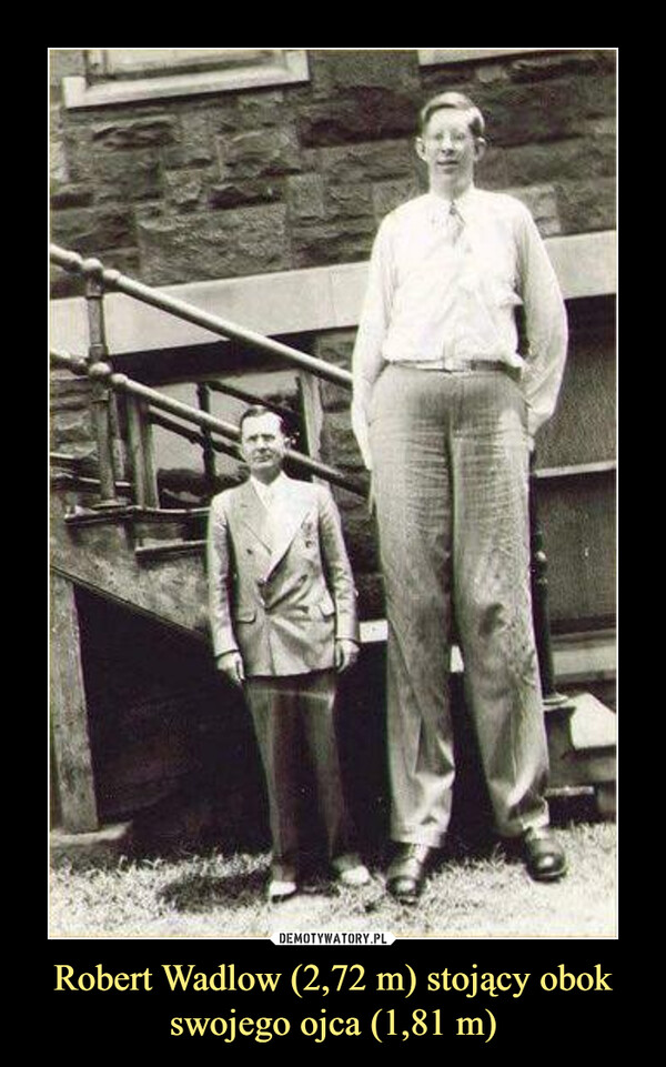 Robert Wadlow (2,72 m) stojący obok swojego ojca (1,81 m)