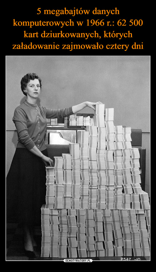 5 megabajtów danych komputerowych w 1966 r.: 62 500 kart dziurkowanych, których załadowanie zajmowało cztery dni