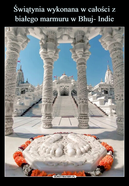 Świątynia wykonana w całości z białego marmuru w Bhuj- Indie